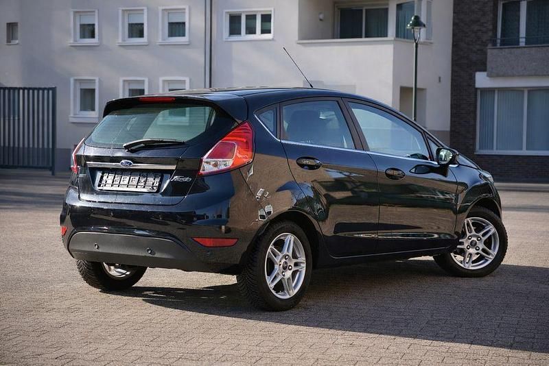 Gebraucht Ford Fiesta Titanium 101 PS (74 kW) 2014 Schwarz Kleinwagen
