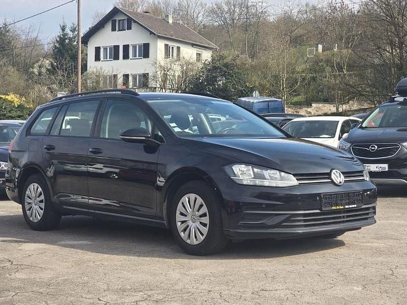 Gebraucht VW Golf VII 110 PS (80 kW) 2018 Schwarz Kombi
