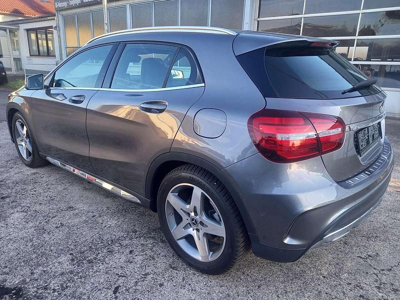 Gebraucht Mercedes GLA200 AMG line 156 PS (114 kW) 2020 Grau SUV