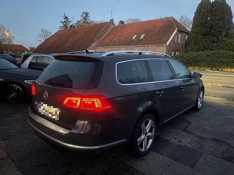 Gebraucht VW Passat Highline 140 PS (102 kW) 2011 Grau Kombi