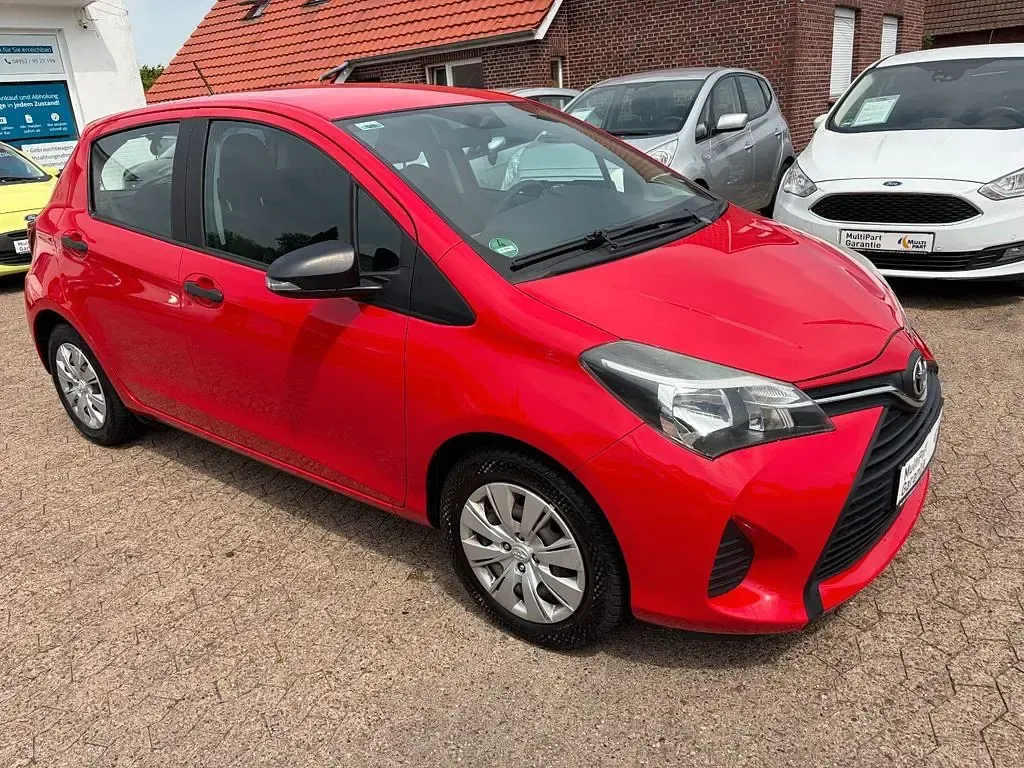 Gebraucht Toyota Yaris Basis 69 PS (50 kW) 2014 Rot Kleinwagen