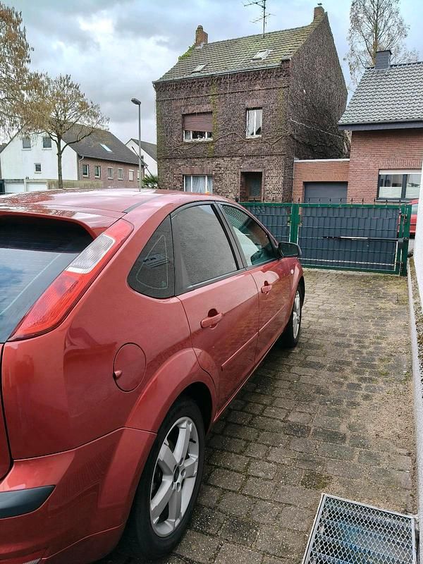 Gebraucht Ford Focus 101 PS (74 kW) 2007 Orange Limousine