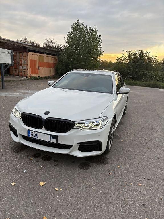 Weiß Gebraucht 2019 BMW 540 Performance Kombi | 35.500 € (Guter Preis) - Bild 1/4