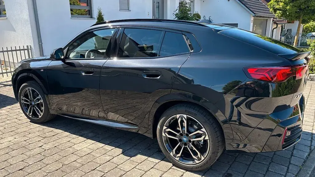 Gebraucht BMW iX2 M Sport 150 kW (204 PS) 2025 Schwarz SUV