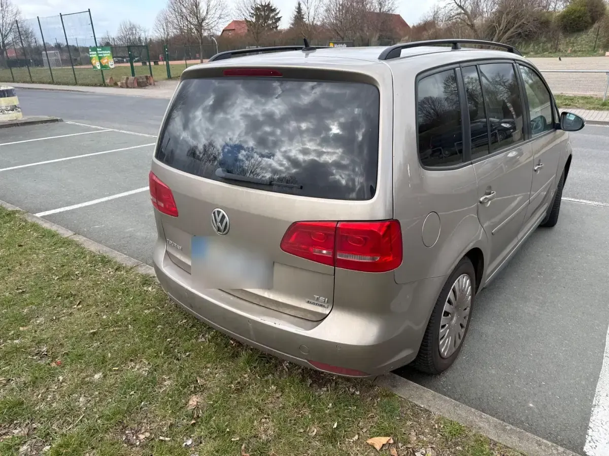 Gebraucht VW Touran 150 PS (110 kW) 2012 Gold Van / Kleinbus