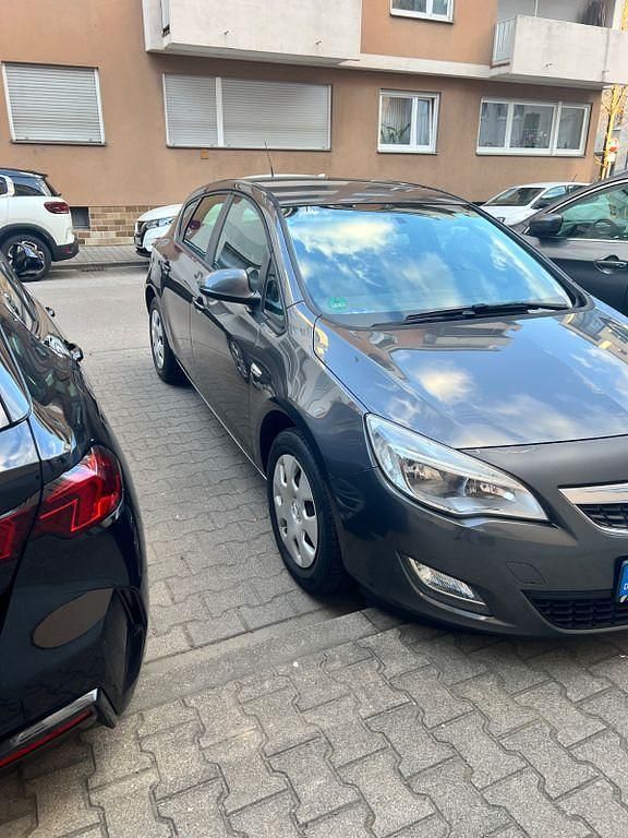 Gebraucht Opel Astra Selection 87 PS (63 kW) 2011 Grau Limousine