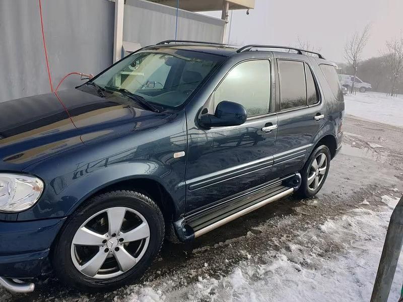 Gebraucht Mercedes ML320 218 PS (160 kW) 1999 Blau SUV