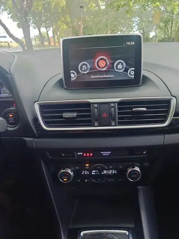 Gebraucht Mazda 3 Center-Line 120 PS (88 kW) 2014 Silber Limousine
