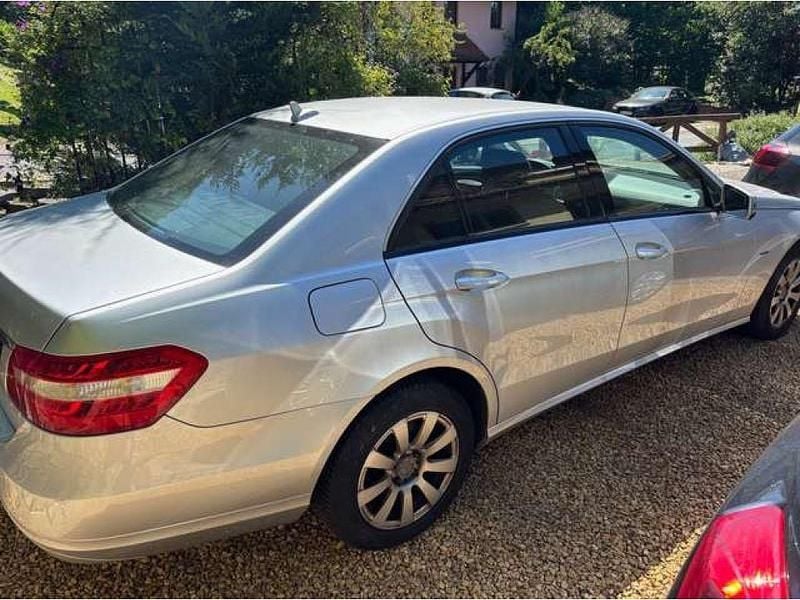 Gebraucht Mercedes E200 136 PS (100 kW) 2011 Iridiumsilber  metalliclack Limousine