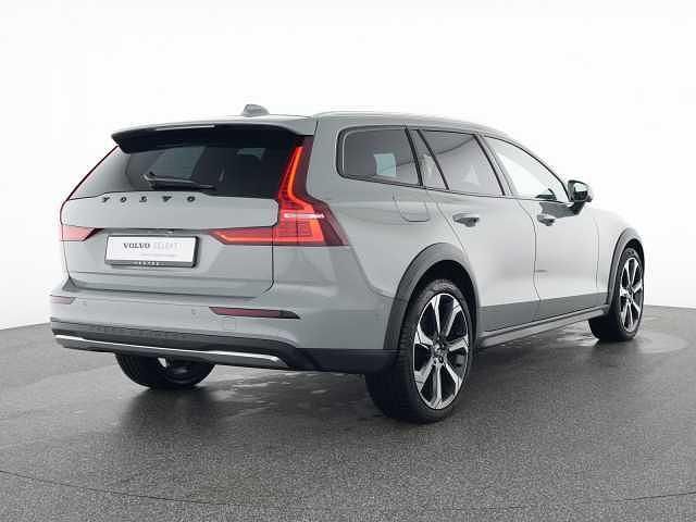 Gebraucht Volvo V60 CC 145 PS (106 kW) 2024 Kombi