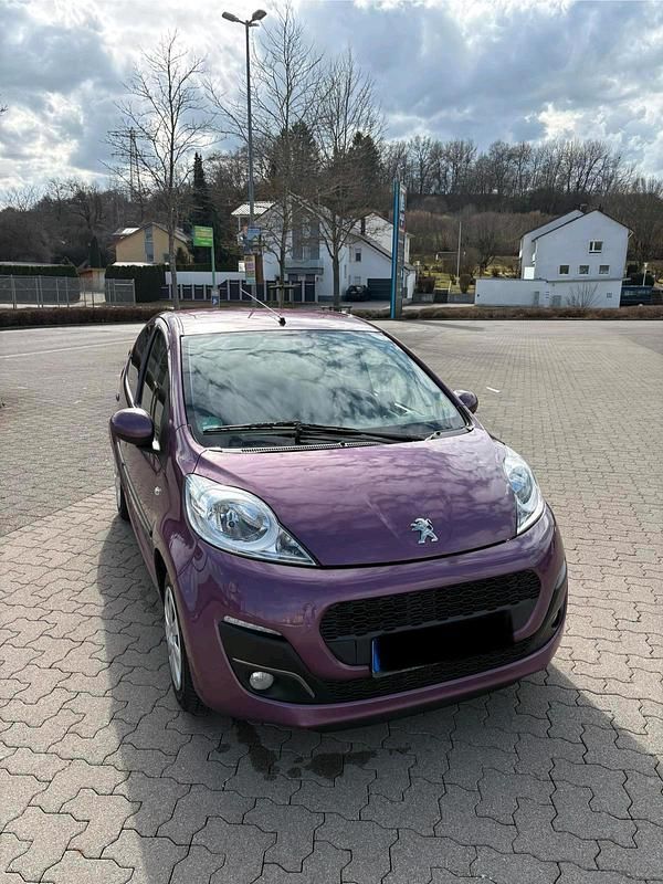 Violet Gebraucht 2012 Peugeot 107 Kleinwagen | 2.950 € (Fairer Preis) - Bild 1/4