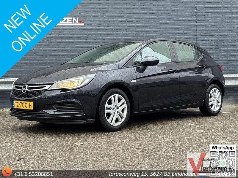 Blau Gebraucht 2018 Opel Astra Edition Limousine | 5.200 € (Guter Preis) - Bild 1/4