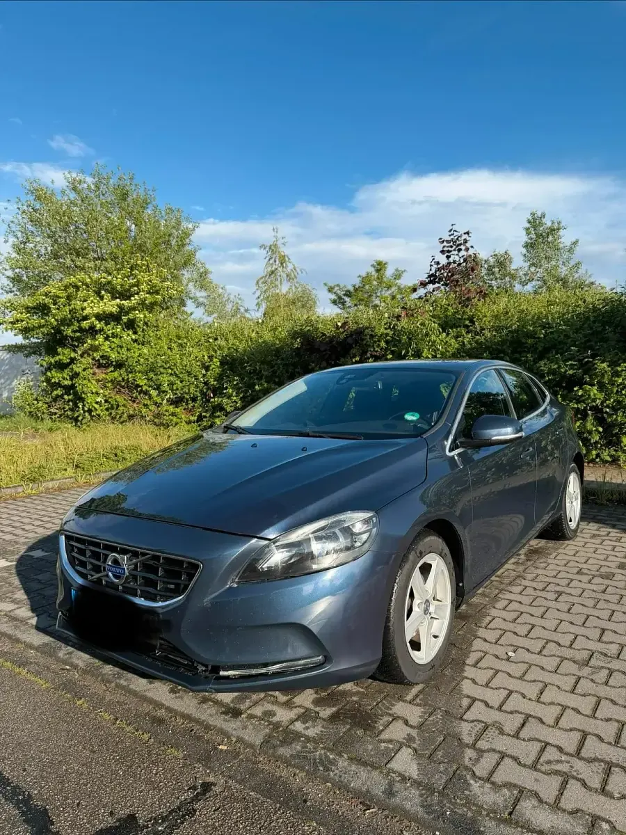Gebraucht Volvo V40 114 PS (83 kW) 2014 Blau Limousine
