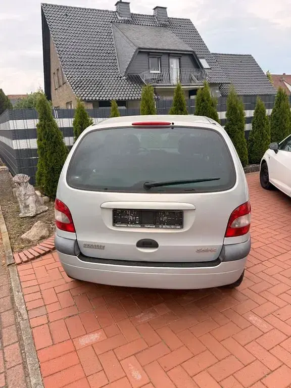 Gebraucht Renault Scénic 102 PS (75 kW) 2002 Silber Van / Kleinbus