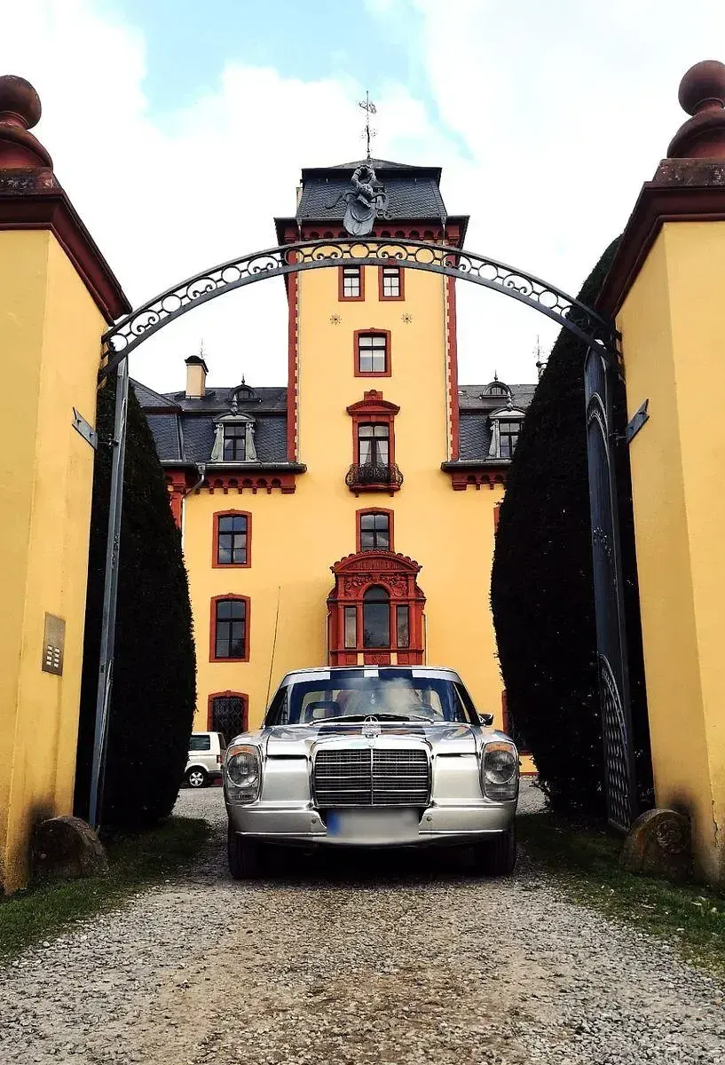 Gebraucht Mercedes 230 120 PS (88 kW) 1973 Silber Limousine