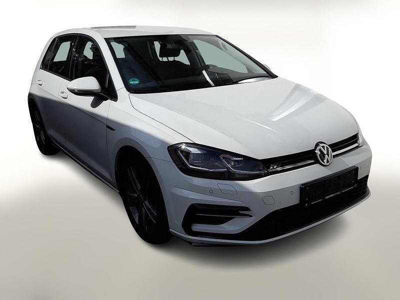 Weiss Gebraucht 2018 VW Golf VII Comfortline Limousine | 16.288 € (Fairer Preis) - Bild 1/4