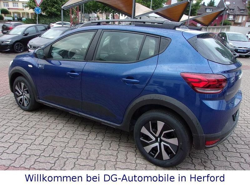 Neu Dacia Sandero Expression 91 PS (66 kW) 2025 Blau Kleinwagen