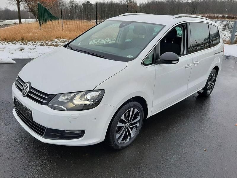 Weiß Gebraucht 2020 VW Sharan IQ Drive Van / Kleinbus | 17.990 € (Superpreis) - Bild 1/4