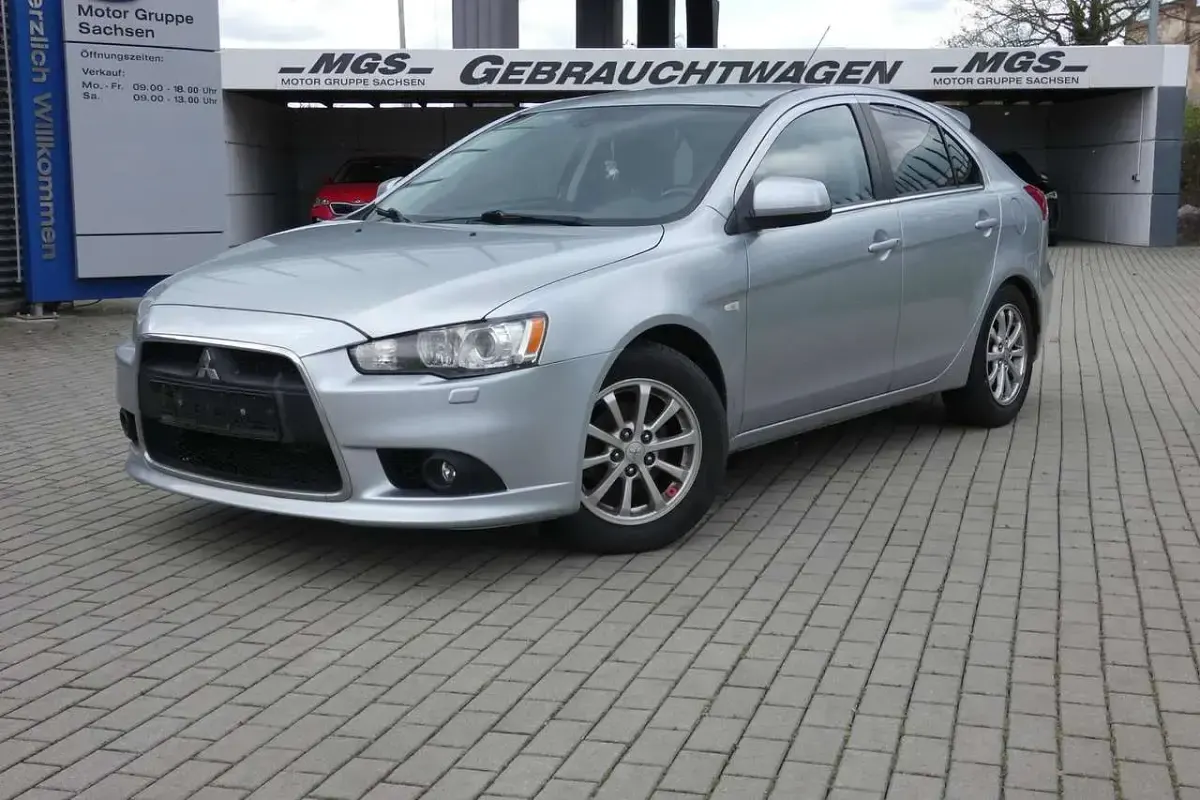 Gebraucht Mitsubishi Lancer Edition 117 PS (86 kW) 2010 Coolsilber (m) Limousine