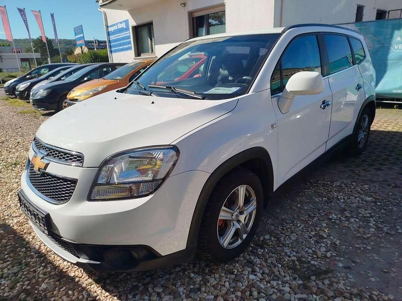 Schneeweiss/summitwhite/arctic Gebraucht 2011 Chevrolet Orlando LTZ Van / Kleinbus | 6.499 € (Fairer Preis) - Bild 1/4