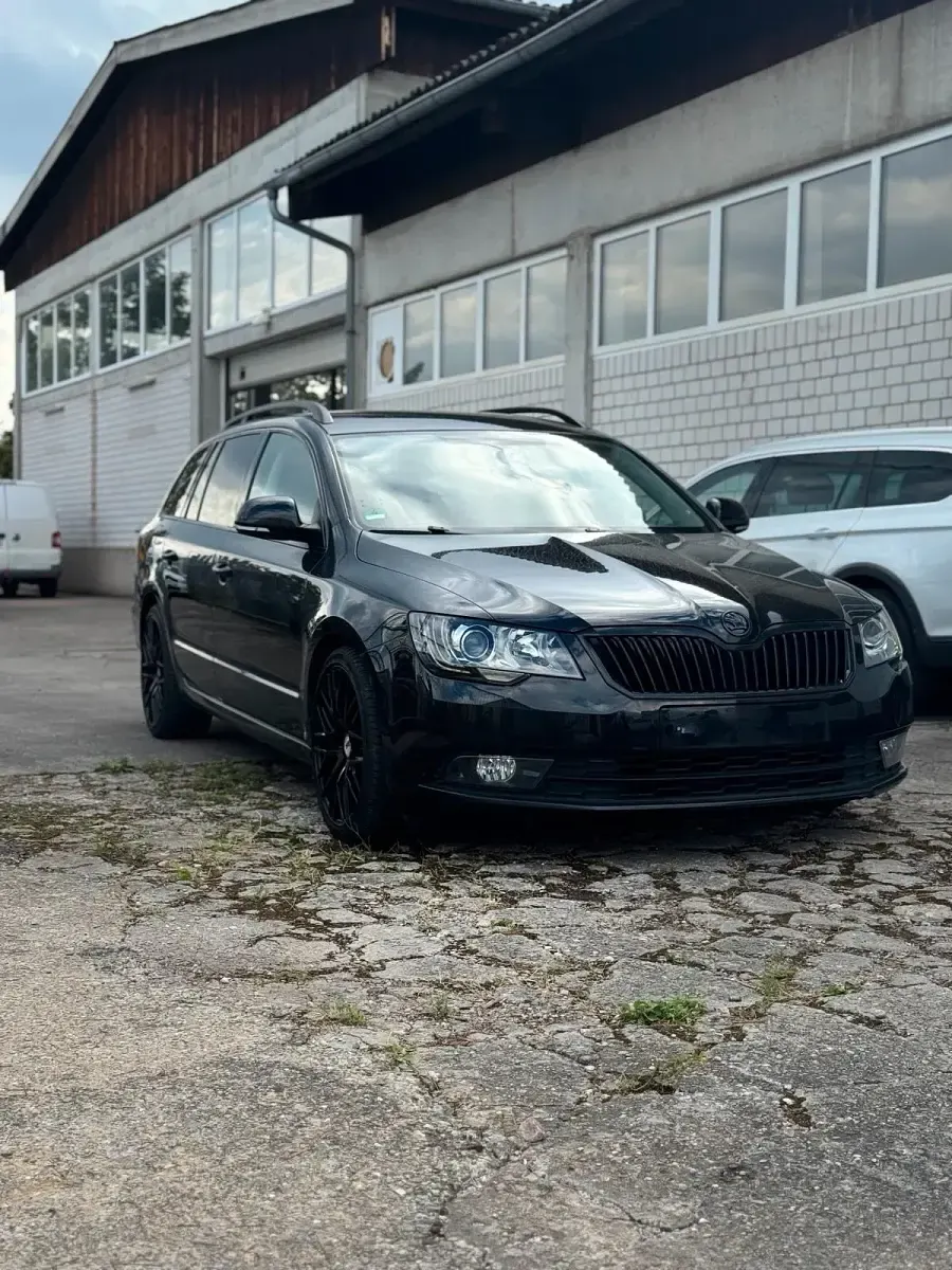 Gebraucht Skoda Superb 150 PS (110 kW) 2015 Schwarz Kombi
