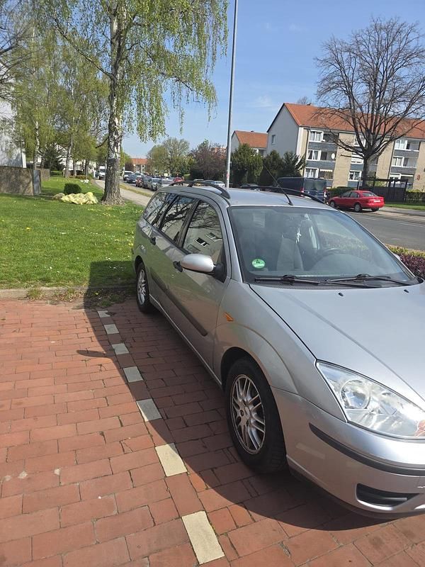 Grau Gebraucht 2003 Ford Focus Kombi | 2.050 € (Teuer) - Bild 1/4