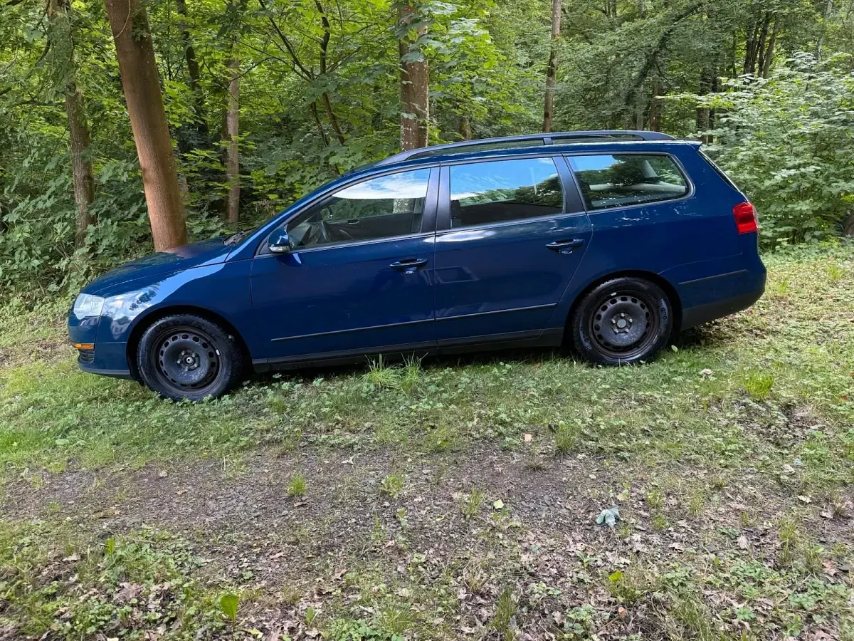Gebraucht VW Passat 140 PS (102 kW) 2009 Blau Kombi