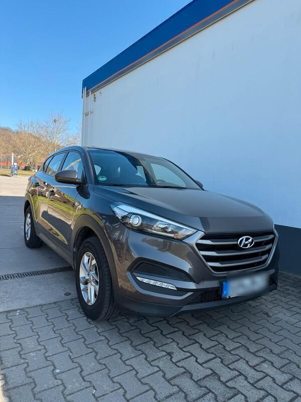 Grau Gebraucht 2016 Hyundai Tucson SUV | 12.499 € (Superpreis) - Bild 1/4