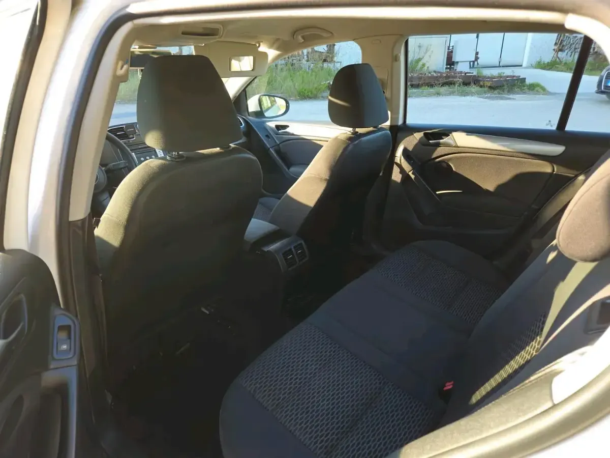 Gebraucht VW Golf VI 105 PS (77 kW) 2012 Weiß Kleinwagen