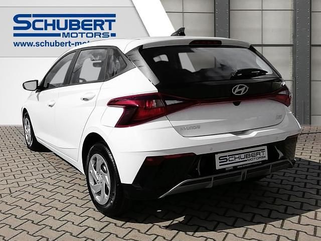 Neu Hyundai i20 Select 101 PS (74 kW) 2025 Weiss Kleinwagen