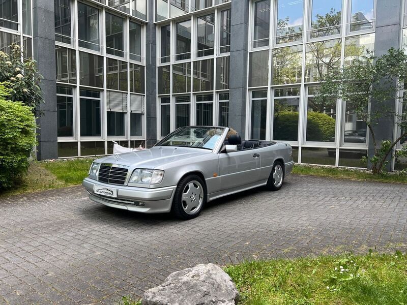 Silber Gebraucht 1995 Mercedes E36 AMG AMG Limousine | 79.900 € - Bild 1/4