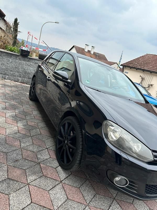 Gebraucht VW Golf VI 122 PS (89 kW) 2012 Schwarz Kleinwagen