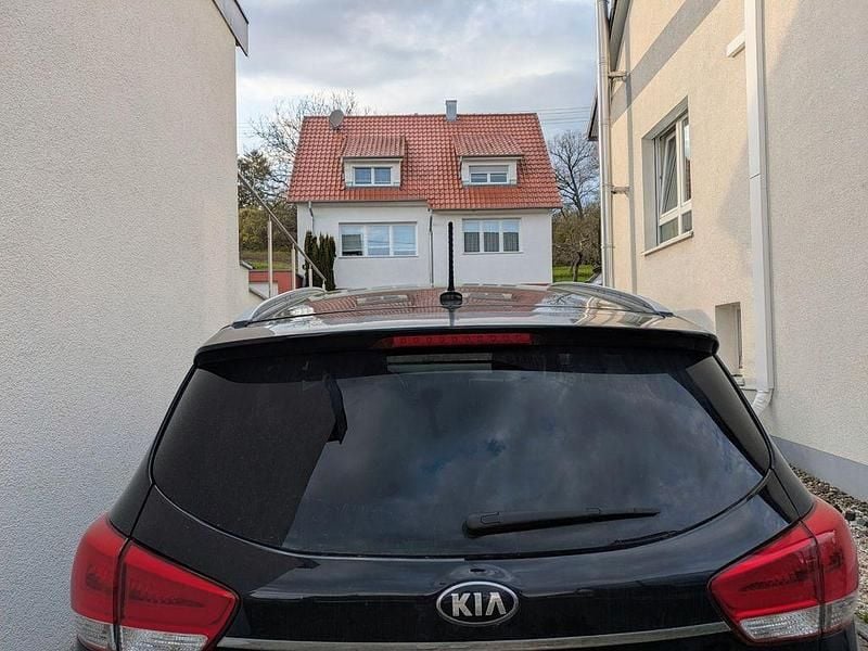 Gebraucht Kia Carens Attract 135 PS (99 kW) 2014 Schwarz Van / Kleinbus