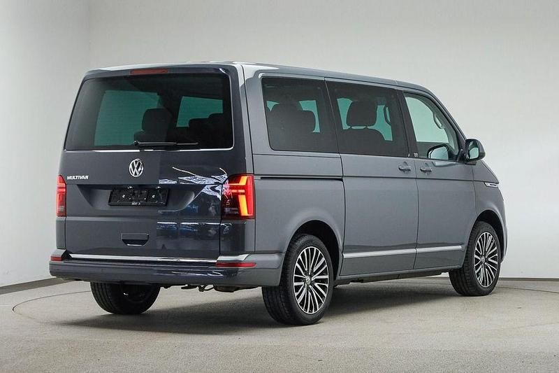 Gebraucht VW Multivan Comfortline 150 PS (110 kW) 2022 Pure grey Van