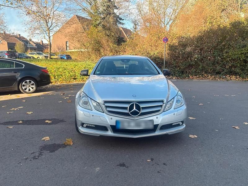 Gebraucht Mercedes E250 204 PS (150 kW) 2010 Silber Coupé