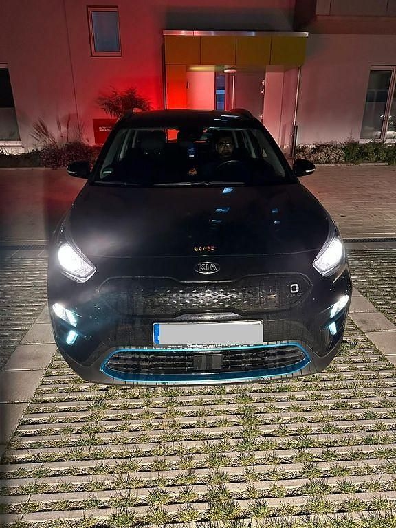 Schwarz Gebraucht 2021 Kia e-Niro Vision SUV | 18.500 € (Fairer Preis) - Bild 1/4