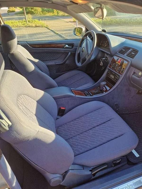 Silber Gebraucht 1998 Mercedes CLK200 Elegance Coupé | 2.600 € (Fairer Preis) - Bild 1/4