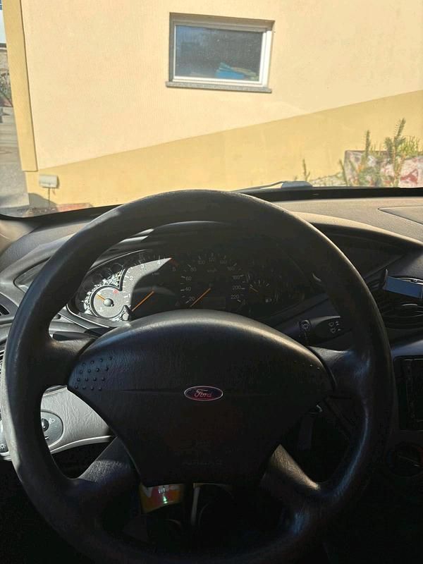 Gebraucht Ford Focus 90 PS (66 kW) 2002 Blau Kombi