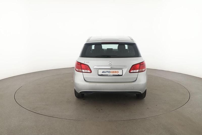Gebraucht Mercedes B180 122 PS (89 kW) 2015 Grau Van / Kleinbus