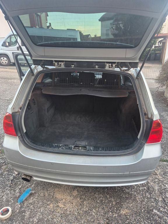 Gebraucht BMW 320 150 PS (110 kW) 2005 Silber Kombi