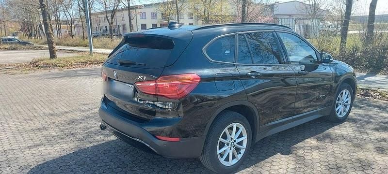 Używany BMW X1 Advantage 140 KM (102 kW) 2018 Czarny SUV
