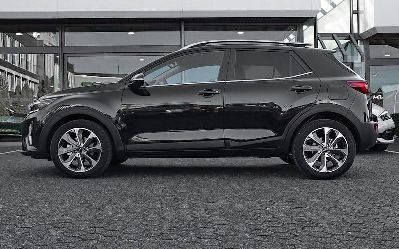 Neu Kia Stonic Spirit 100 PS (73 kW) 2025 Schwarz SUV