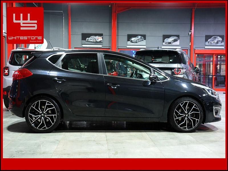 Gebraucht Kia Ceed Spirit 135 PS (99 kW) 2016 Schwarz (metallic) Kleinwagen