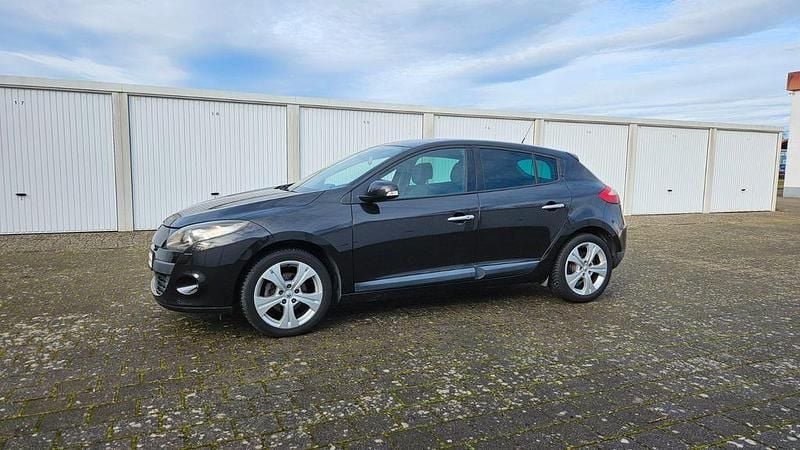 Schwarz Gebraucht 2009 Renault Mégane Dynamique Limousine | 2.990 € (Guter Preis) - Bild 1/4