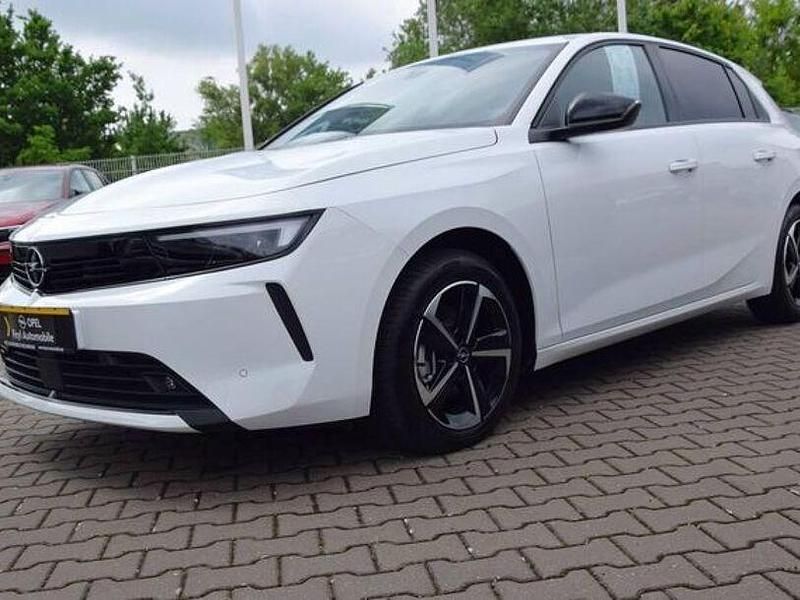 Gebraucht Opel Astra Edition 110 PS (80 kW) 2024 Arktisweiß Limousine