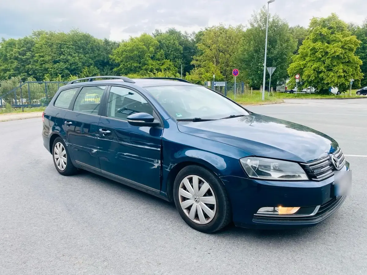 Gebraucht VW Passat 105 PS (77 kW) 2013 Blau Kombi