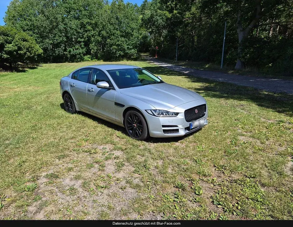 Gebraucht Jaguar XE Prestige 179 PS (131 kW) 2016 Silber Limousine