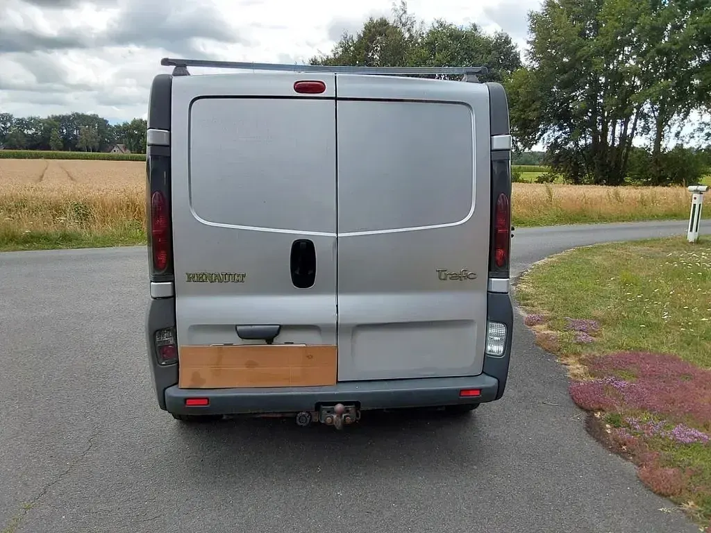 Gebraucht Renault Trafic 135 PS (99 kW) 2005 Silber Van / Kleinbus