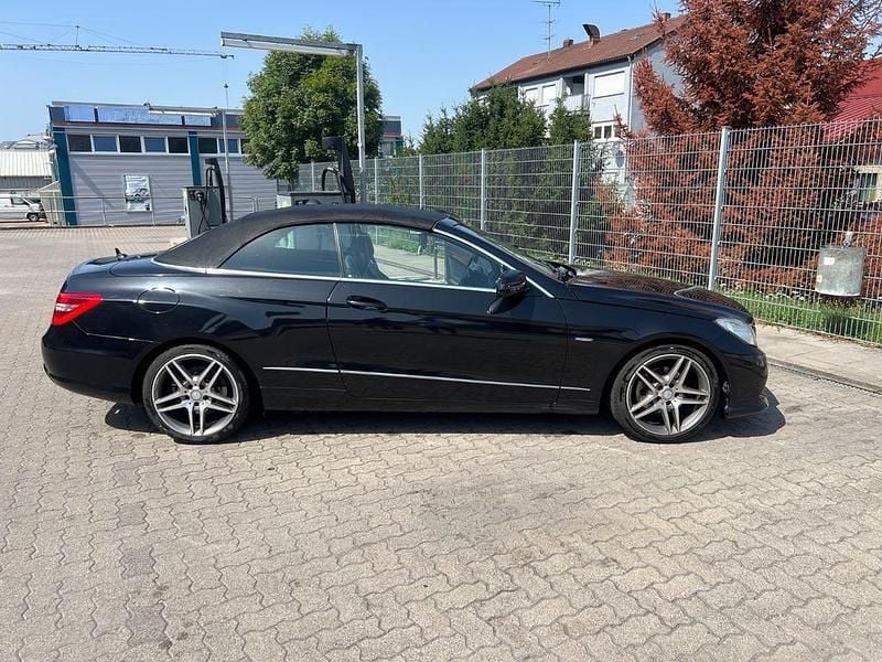 Gebraucht Mercedes E220 Elegance 170 PS (125 kW) 2010 Schwarz Cabrio