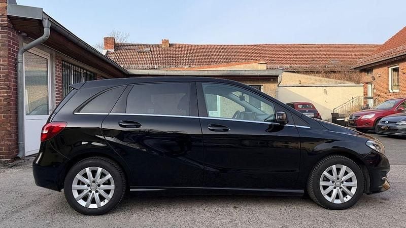 Gebraucht Mercedes B180 122 PS (89 kW) 2015 Schwarz Van / Kleinbus